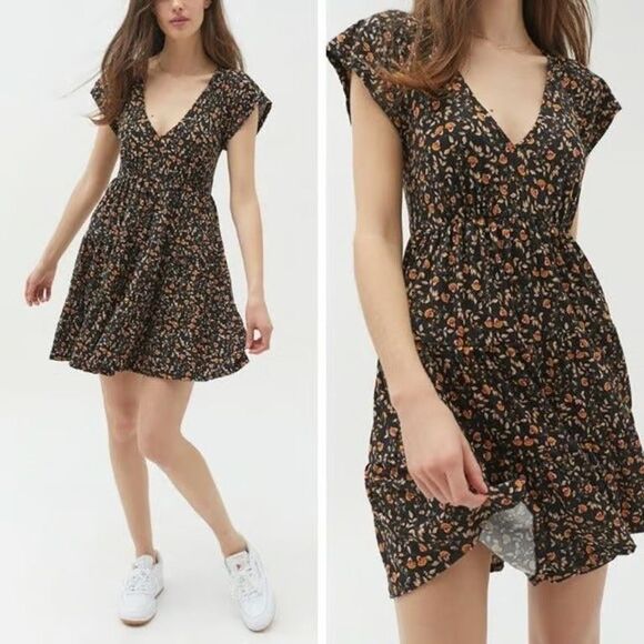 Urban Outfitters Women’s Julia Tiered Fit & Flare Black Beige Dress Size Small - Picture 1 of 10